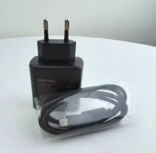 Cargador Samsung 45W PD con cable USB-C a USB-C.