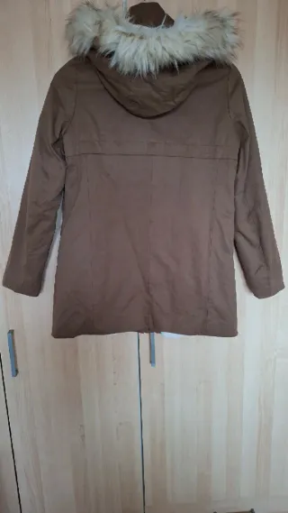 Parka mujer marrón con capucha y pelo
