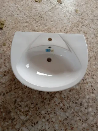 Se vende lote de material de baño sin usar