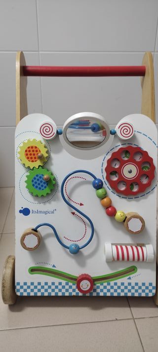 Correpasillos de madera con juegos