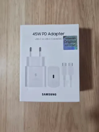 Cargador Samsung 45W PD con cable USB-C a USB-C.