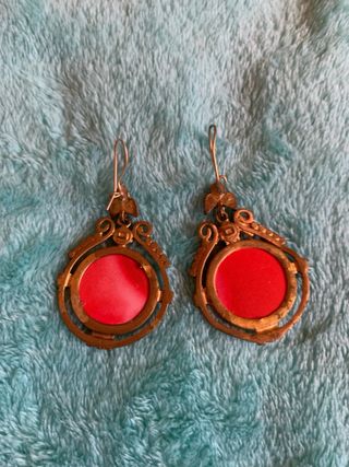 Pendientes étnicos dorados con turquesas