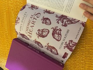 libro Chemical hearts con gadget prima tiratura