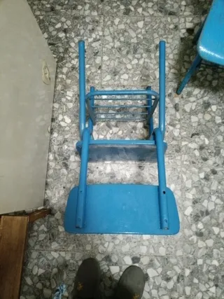 Sillas escolares vintage azul madera y metal