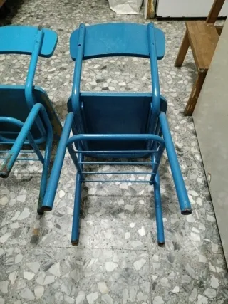Sillas escolares vintage azul madera y metal