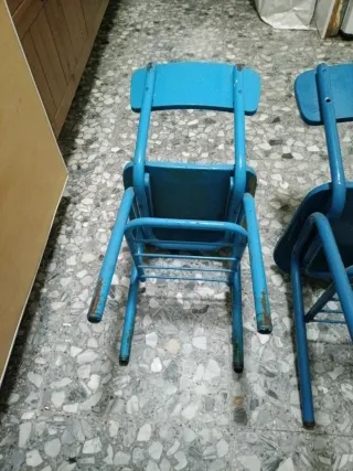 Sillas escolares vintage azul madera y metal