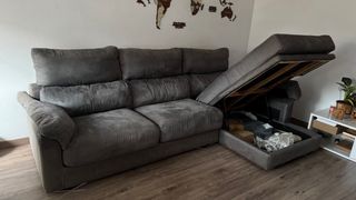 Cómodo sofá chaiselongue con almacenamiento