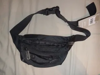 Riñonera negra Gabol