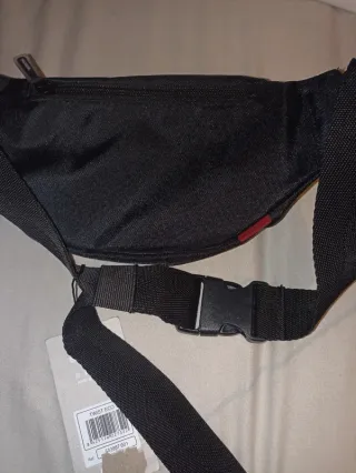 Riñonera negra Gabol