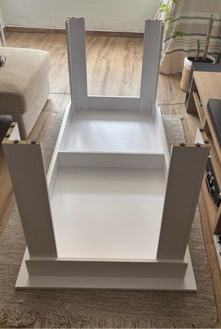 Mesa de comedor blanca de madera