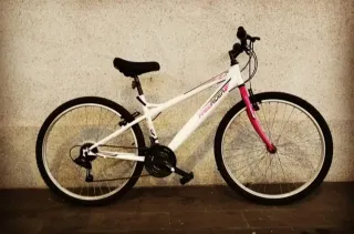 Bicicleta Freerider Blanca y Rosa