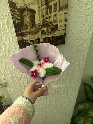 Pequeño ramo de flores artificiales