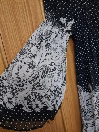 Blusa de lunares con encaje