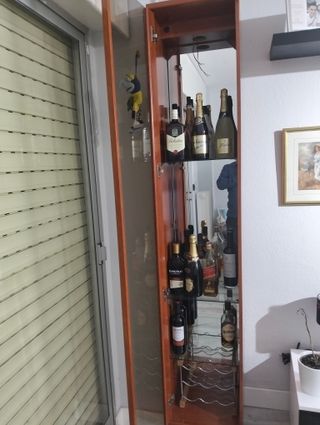 Vitrina de madera y cristal