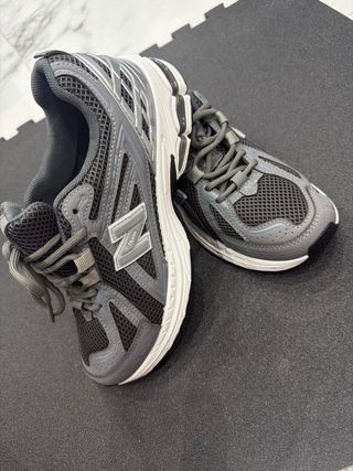 Zapatillas New Balance Grises y Blancas