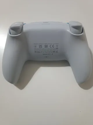 Mando PS5 Doraemon con joysticks TMR magnéticos.