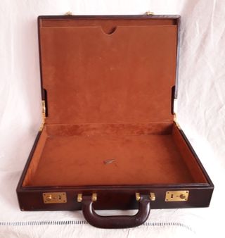 Maletín de piel marrón