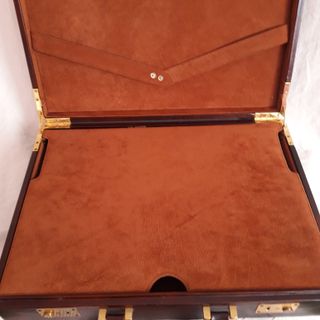 Maletín de piel marrón