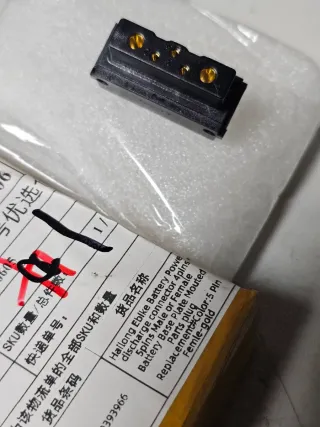 Enchufe conector bateria bici eléctrica