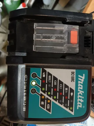 Cargador Makita DC18RC