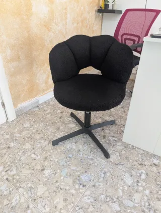 Silla negra de tela