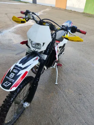 Husqvarna WR 125 y piezas de repuesto