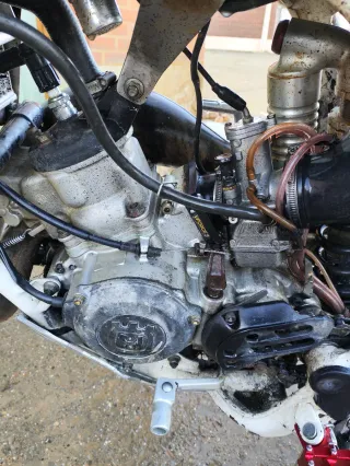 Husqvarna WR 125 y piezas de repuesto