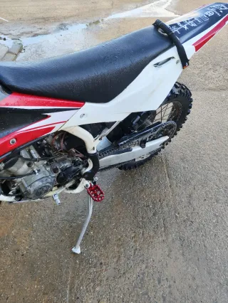 Husqvarna WR 125 y piezas de repuesto