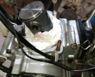 Husqvarna WR 125 y piezas de repuesto