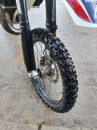 Husqvarna WR 125 y piezas de repuesto