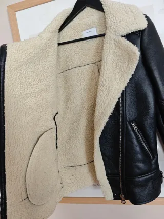 Abrigo cuero negro borrego Bershka