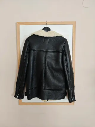 Abrigo cuero negro borrego Bershka