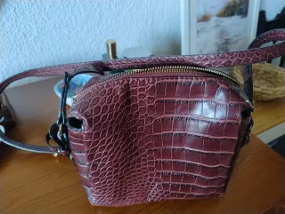 Bolso Zara efecto piel cocodrilo rojo