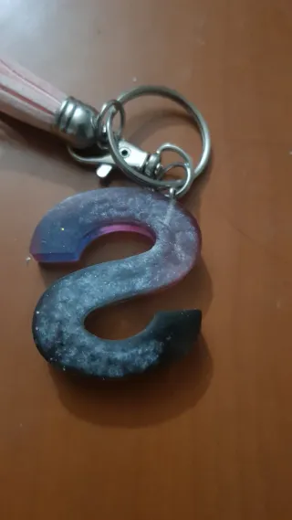 Portachiavi lettera S in resina