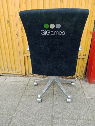 Poltrona da ufficio vintage in velluto con ruote