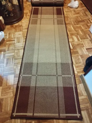 Alfombra de pasillo a cuadros