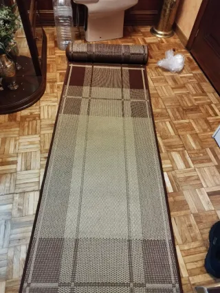 Alfombra de pasillo a cuadros
