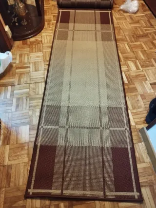 Alfombra de pasillo a cuadros