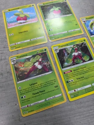 5 cartas Pokémon: Bounsweet, Tsareena, Steenee