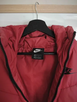 Abrigo Nike Puffy granate