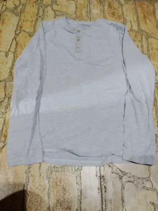 Camiseta gris manga larga