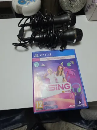 Juego PS4 Sing 2025 + 2 Micrófonos