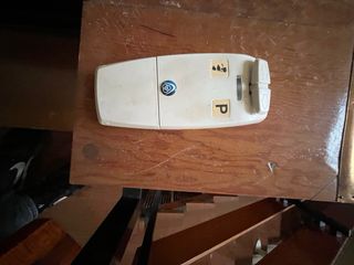 Silla salvaescaleras beige y blanca Como nueva