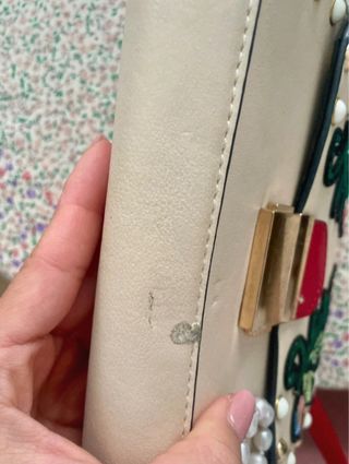 Bolso Beige y Rojo con Flores