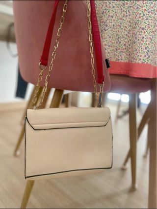 Bolso Beige y Rojo con Flores