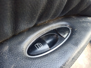 MANDO ELEVALUNAS DELANTERO DERECHO MERCEDES-BENZ