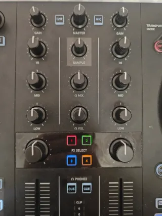Controlador DJ Traktor Kontrol S2 MK3