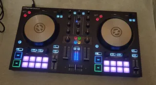 Controlador DJ Traktor Kontrol S2 MK3