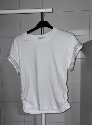 Camiseta blanca con pedrería talla S.Tienda online