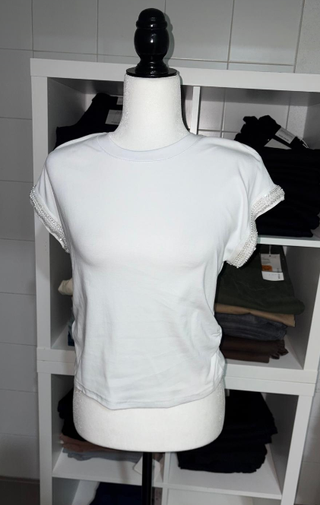 Camiseta blanca con pedrería talla S.Tienda online